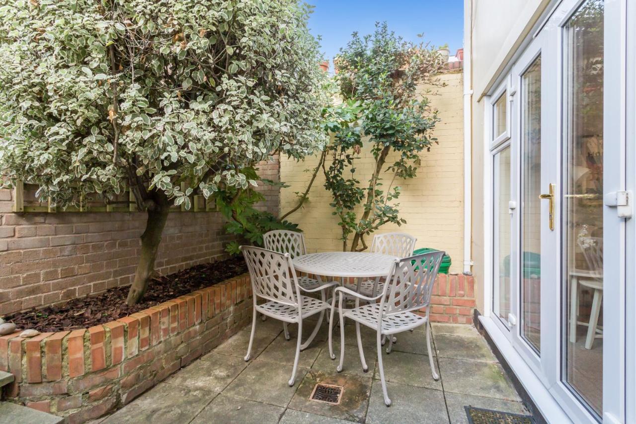 Modern Mews House With Free Parking Space, And Patio By Huluki Sussex Stays Brighton ภายนอก รูปภาพ